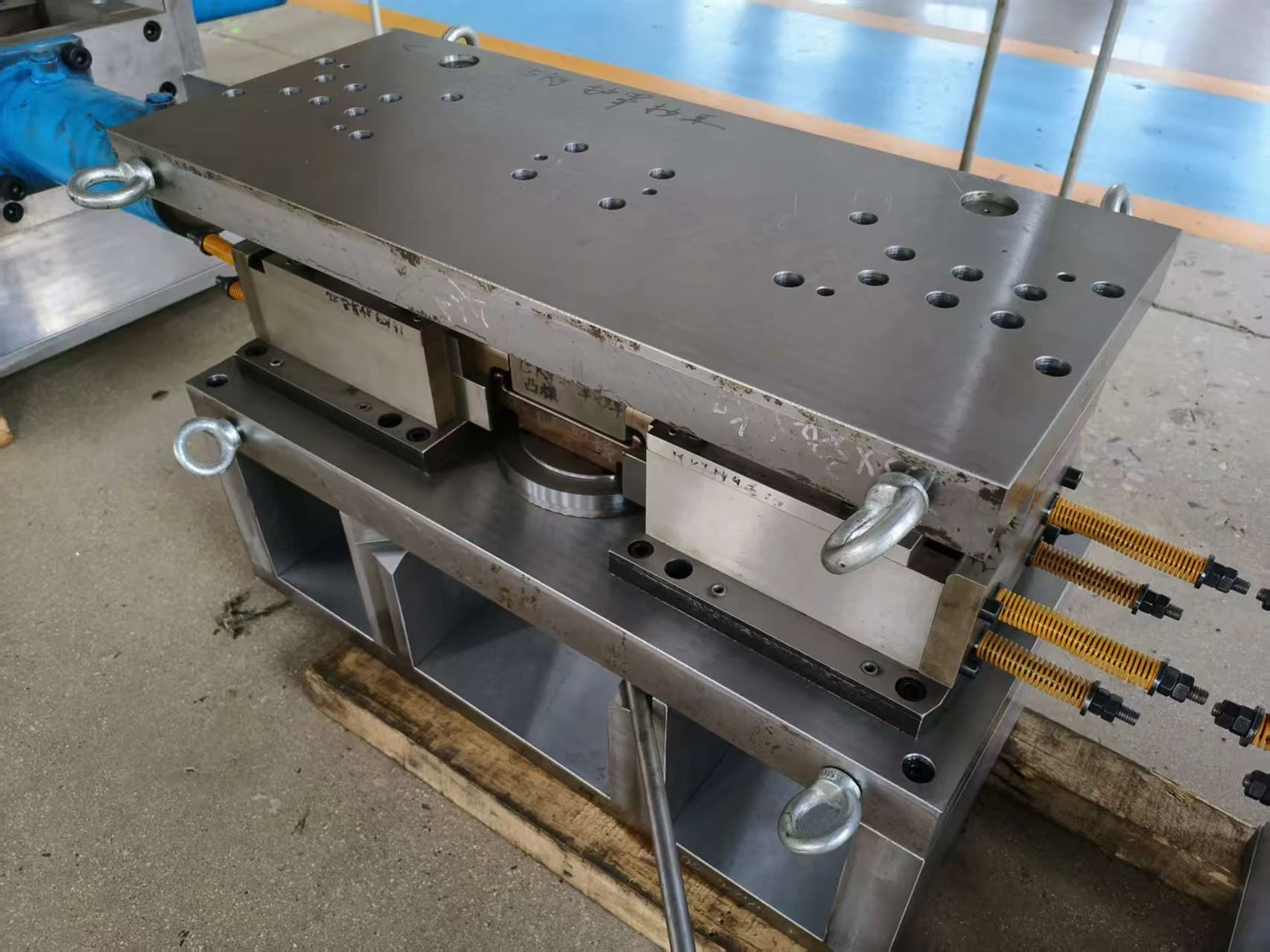LPG stamping dies