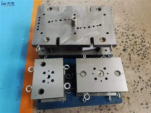 Troquel d'estampació de metall de precisió per a la fabricació de peces d'estampació d'acer inoxidable